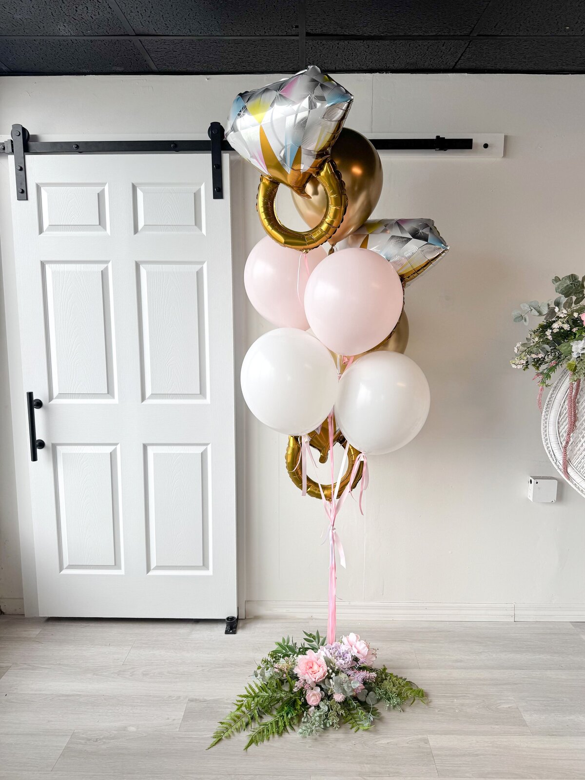 engagement ring balloon decor with flowers in Tampa