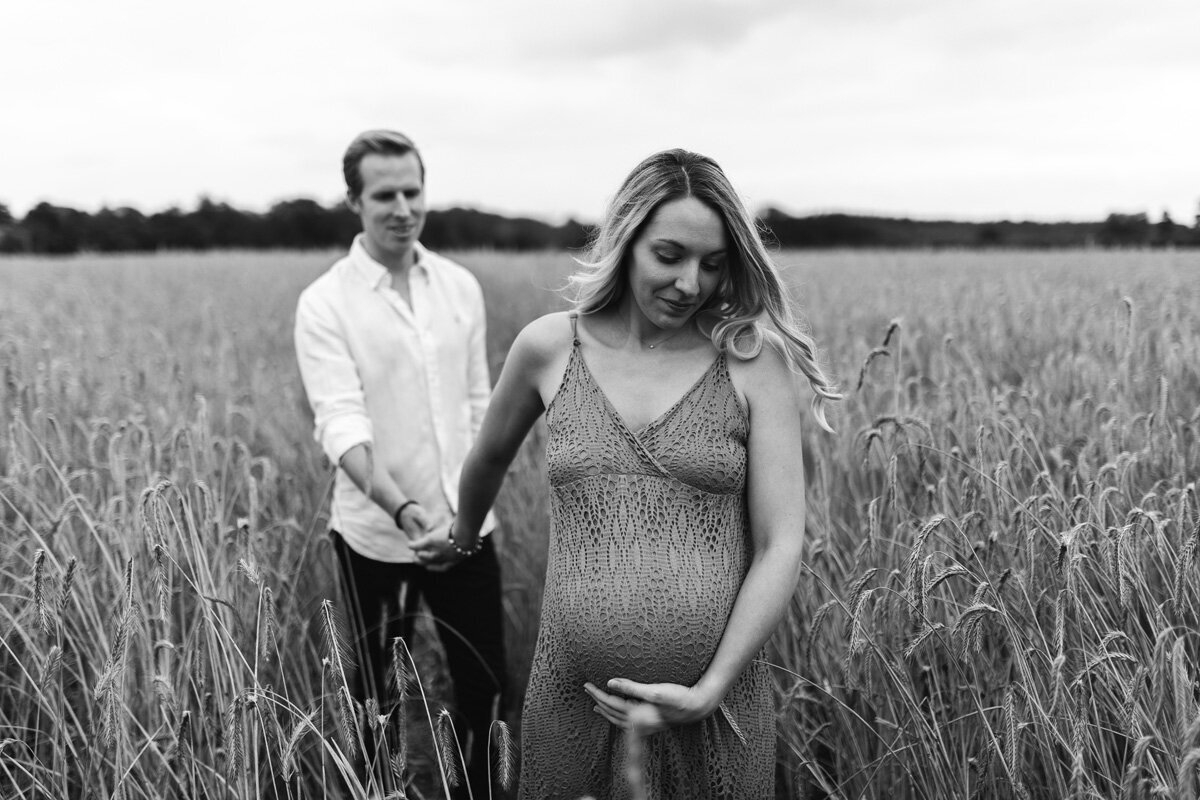 maternity photo couple in field