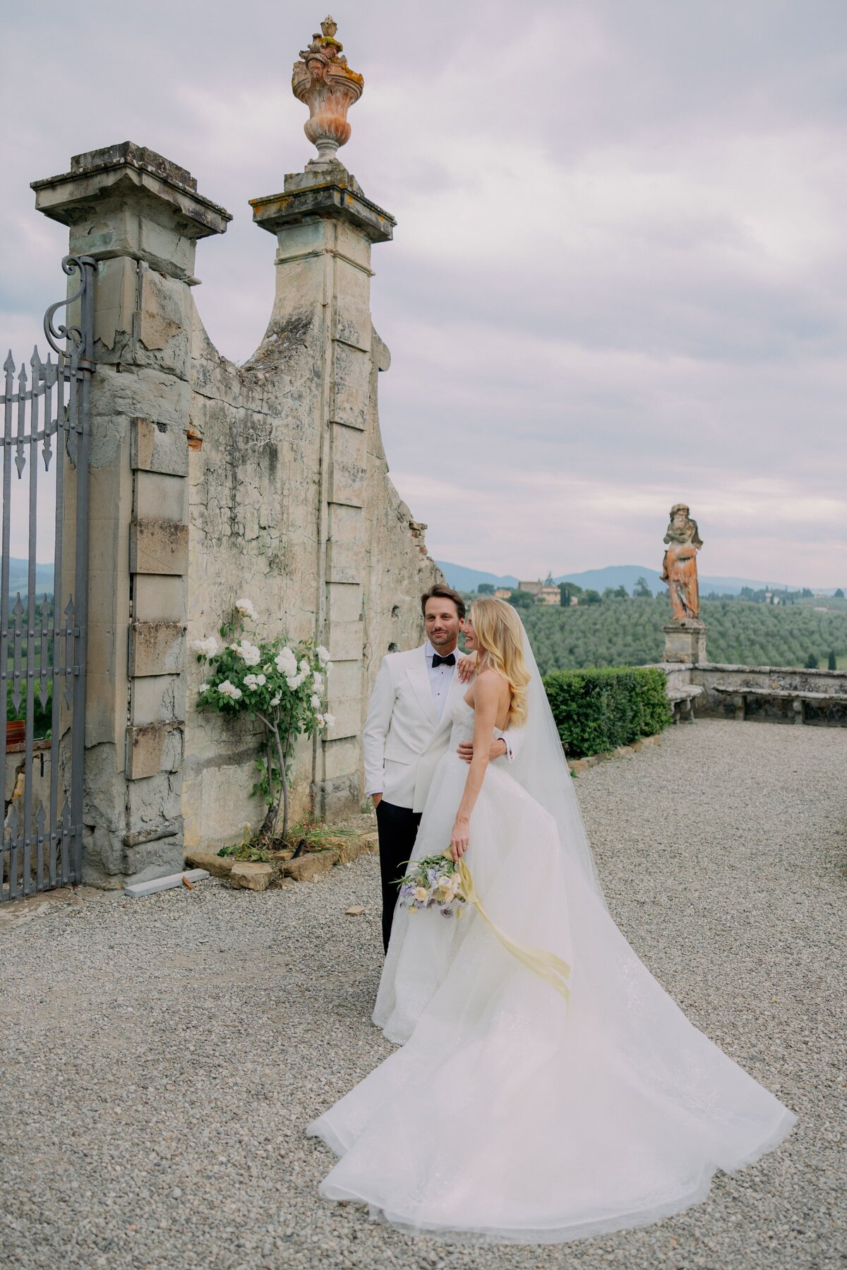 villa-corsini-florence-italy-wedding-larisa-shorina-destination-luxury-photography-53-min