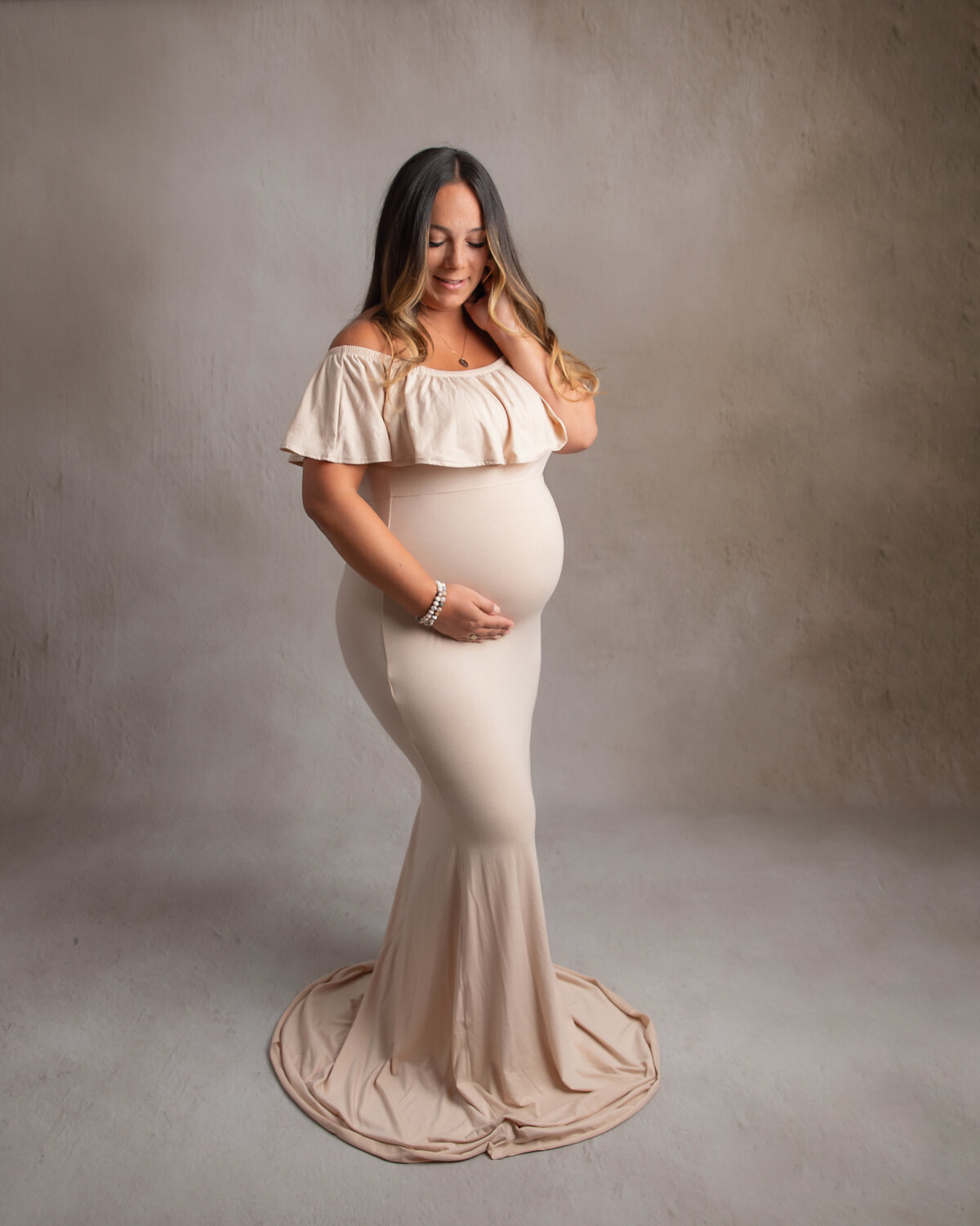 cream-neutral-maternity