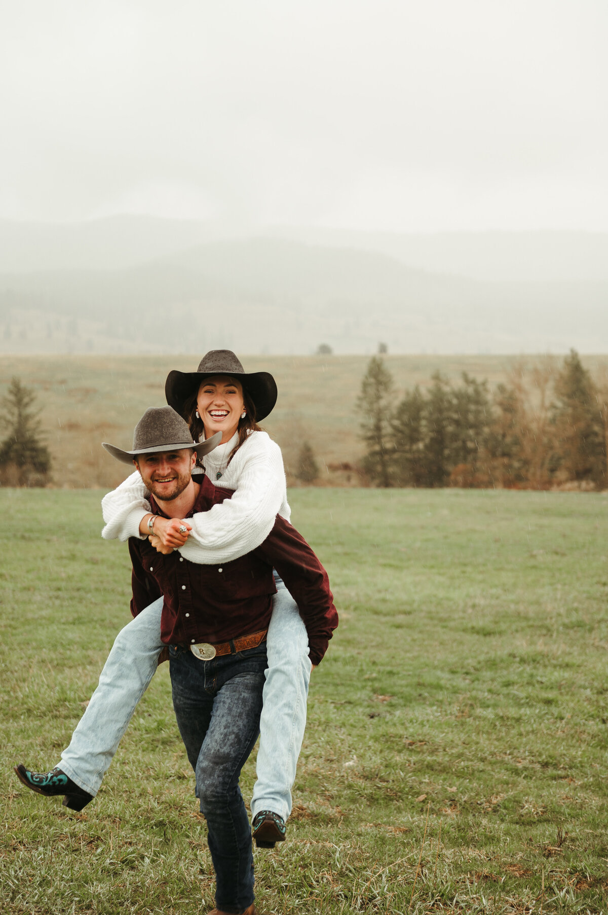 presley-gray-photo-montana-western-style-engagement-3840