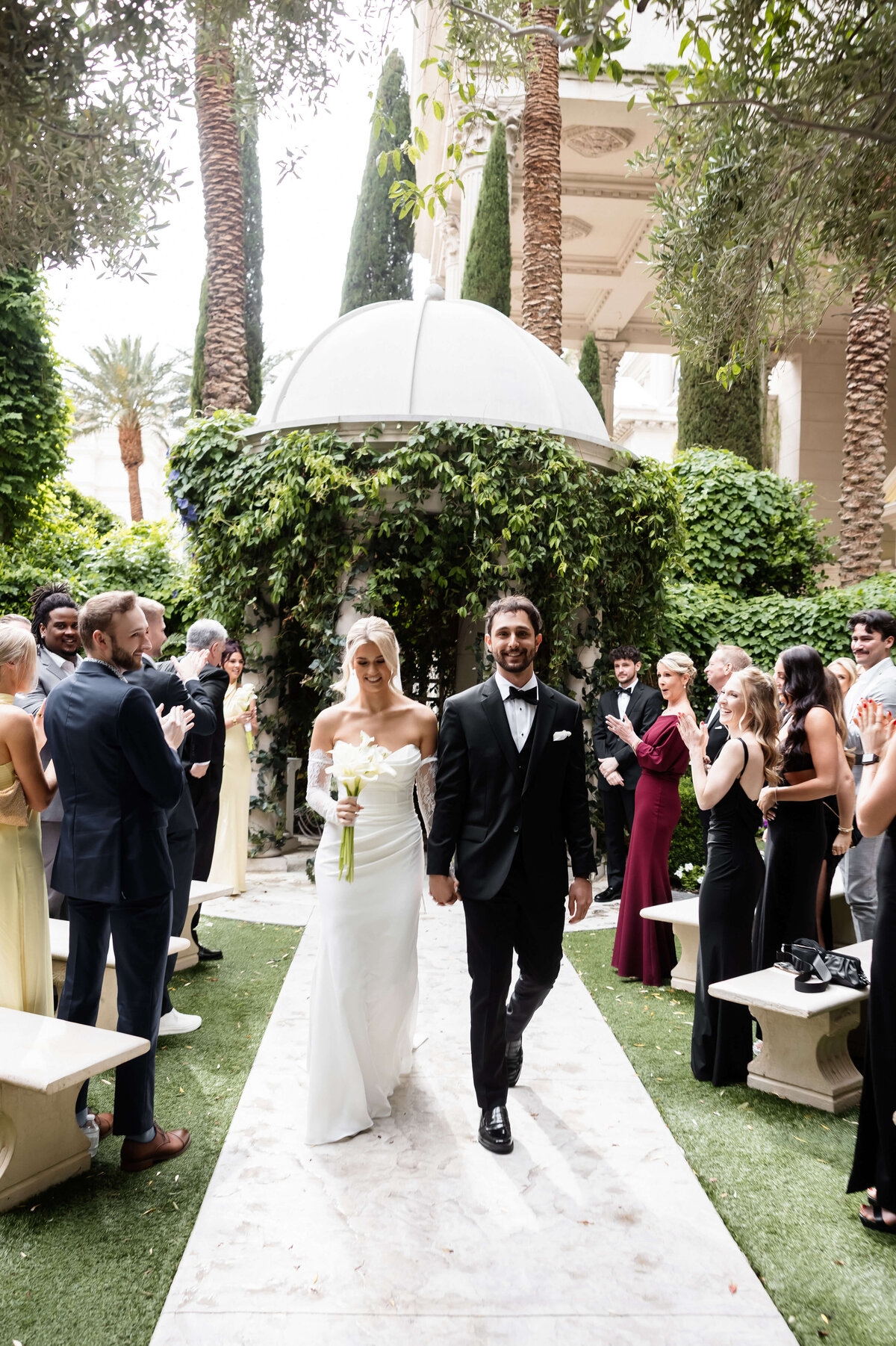 30_riskyexposure_maddie-noah_las-vegas-elopement-photography