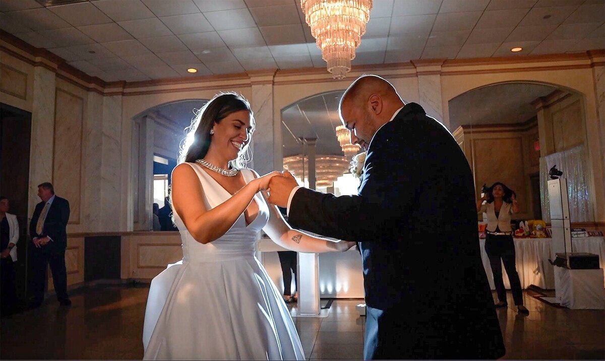 Bride-and-groom-first-dance-at-Giandos-7