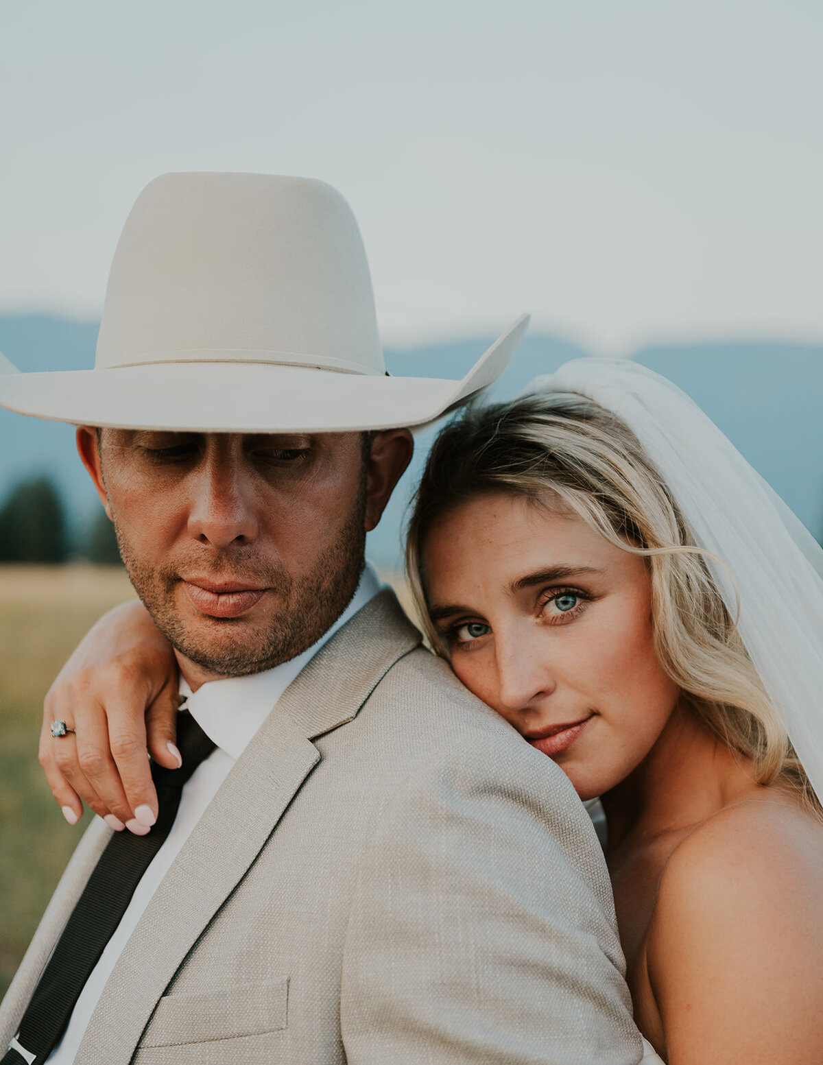 presley-gray-luxury-western-montana-wedding-8601