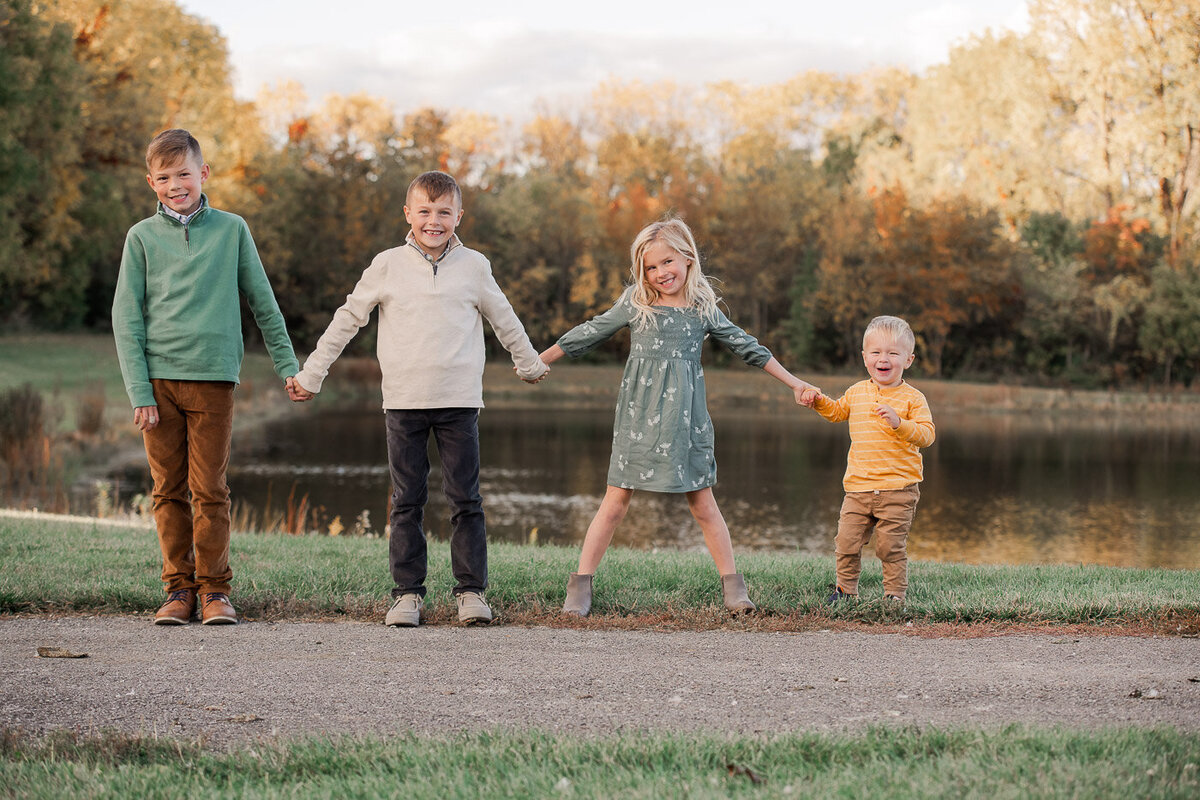 carmel-indiana-family-photographer-fall-pond-3