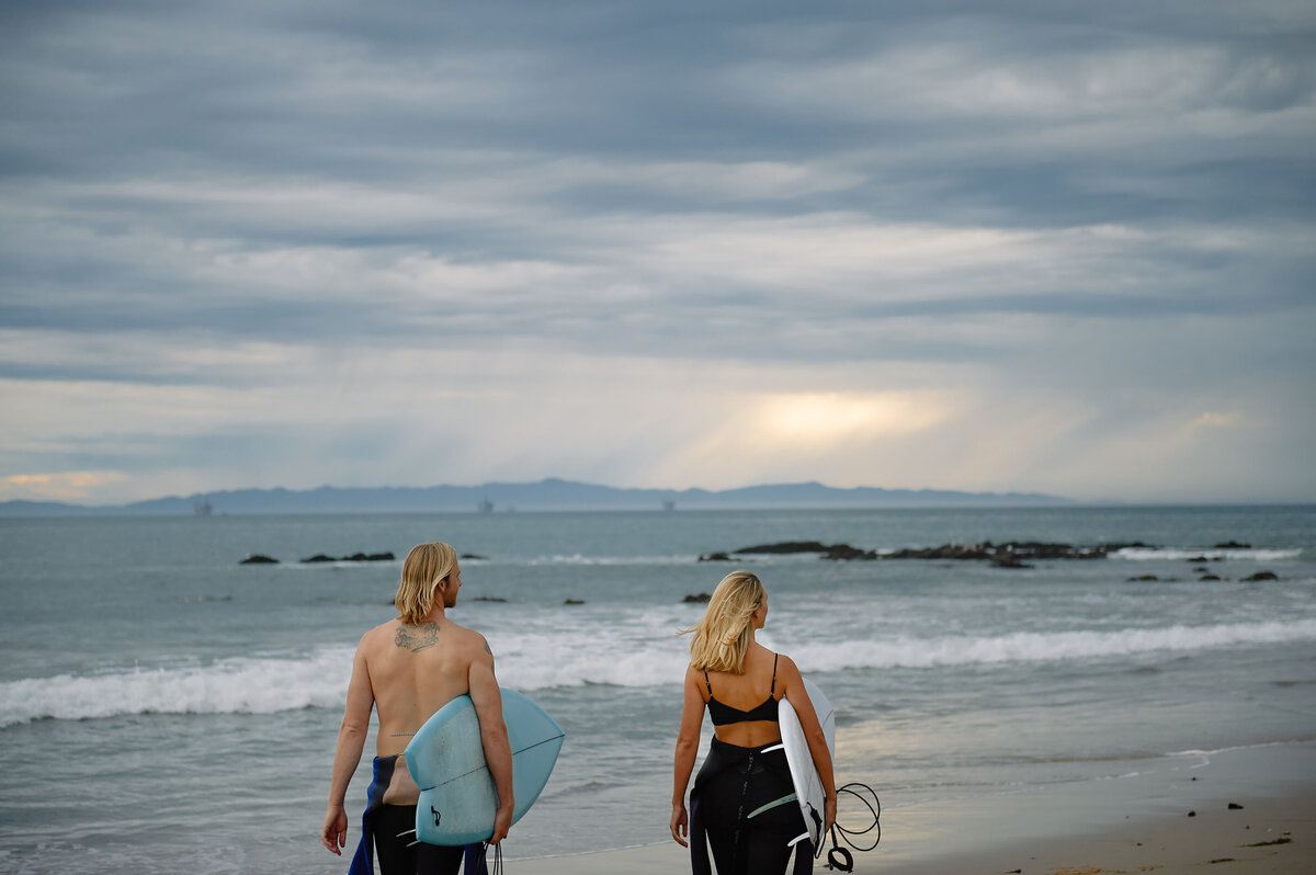 socal-surfer-beach-surfing