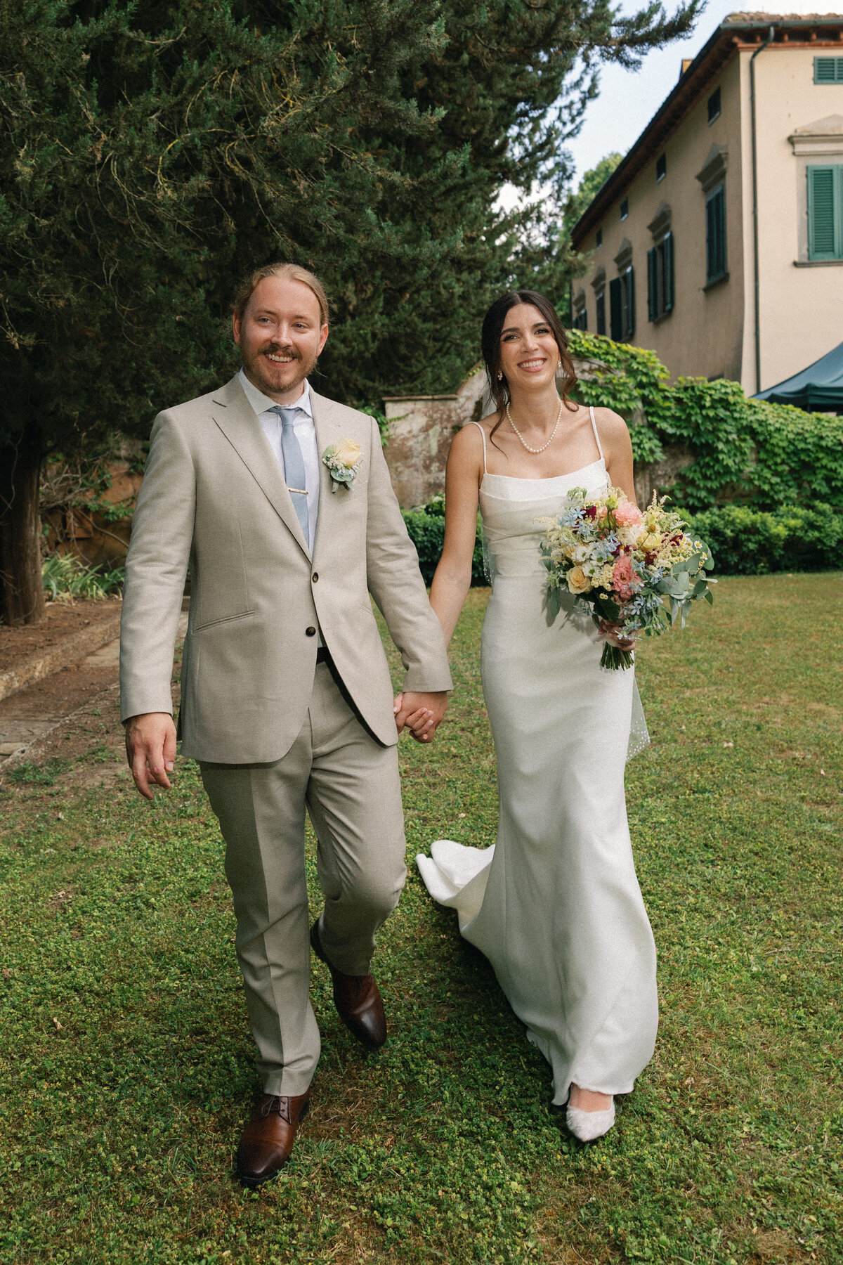 romantic wedding portraits in Tuscany