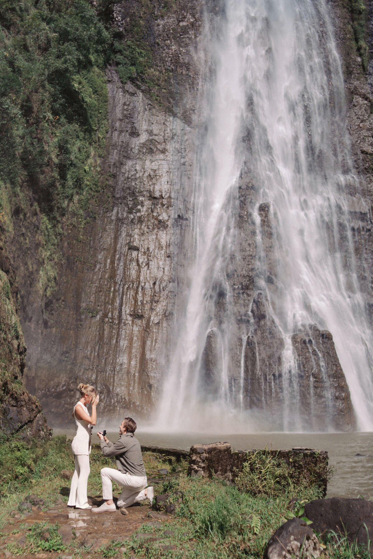 kauai_waterfall_proposal_picture0010