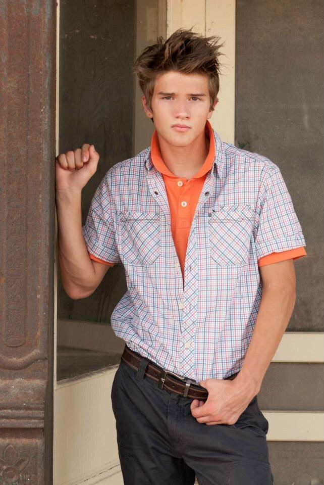 Model-portfolio-styling-men-plaid shirt