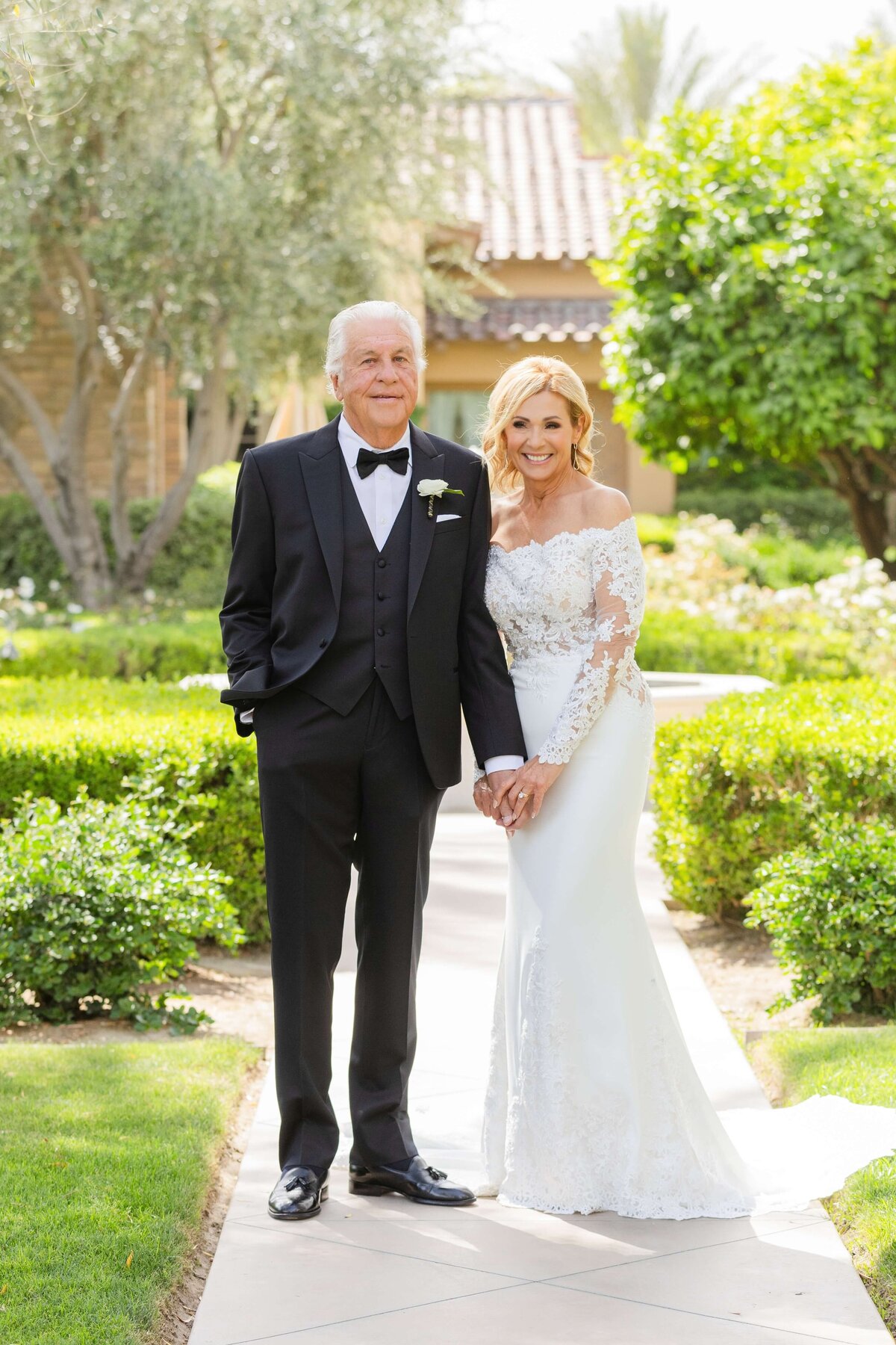 EricaMendenhallphotographyIndianWellsToscanaWedding_firstlook8AI