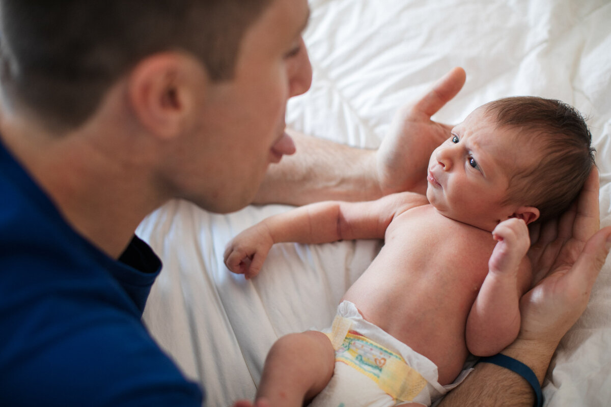candid-natural-boston-newborn-family-photographer-zev-fisher-026