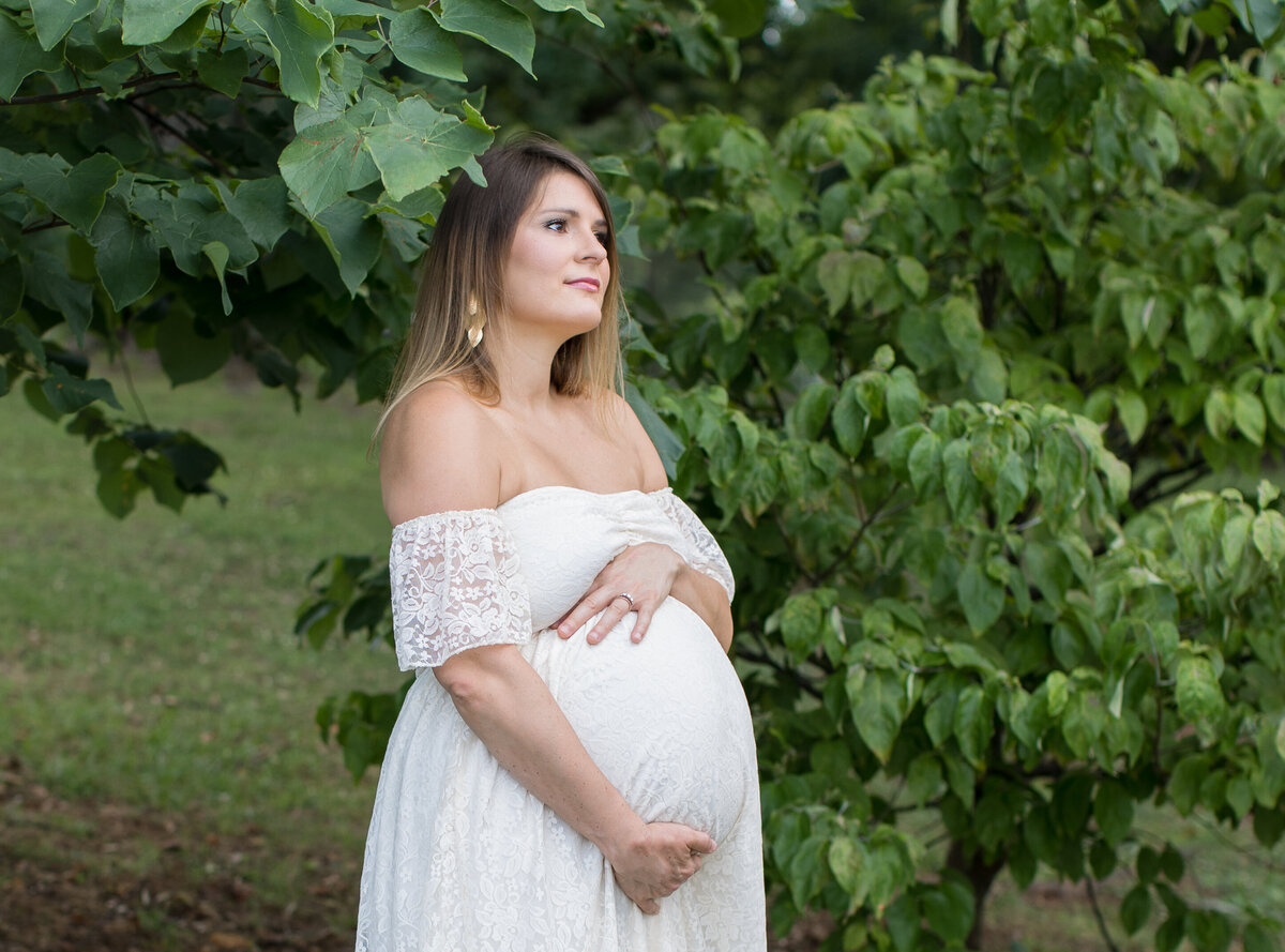 MOTHER TO BE MATERNITY PHOTOGRAPHY CHARLOTTE NC