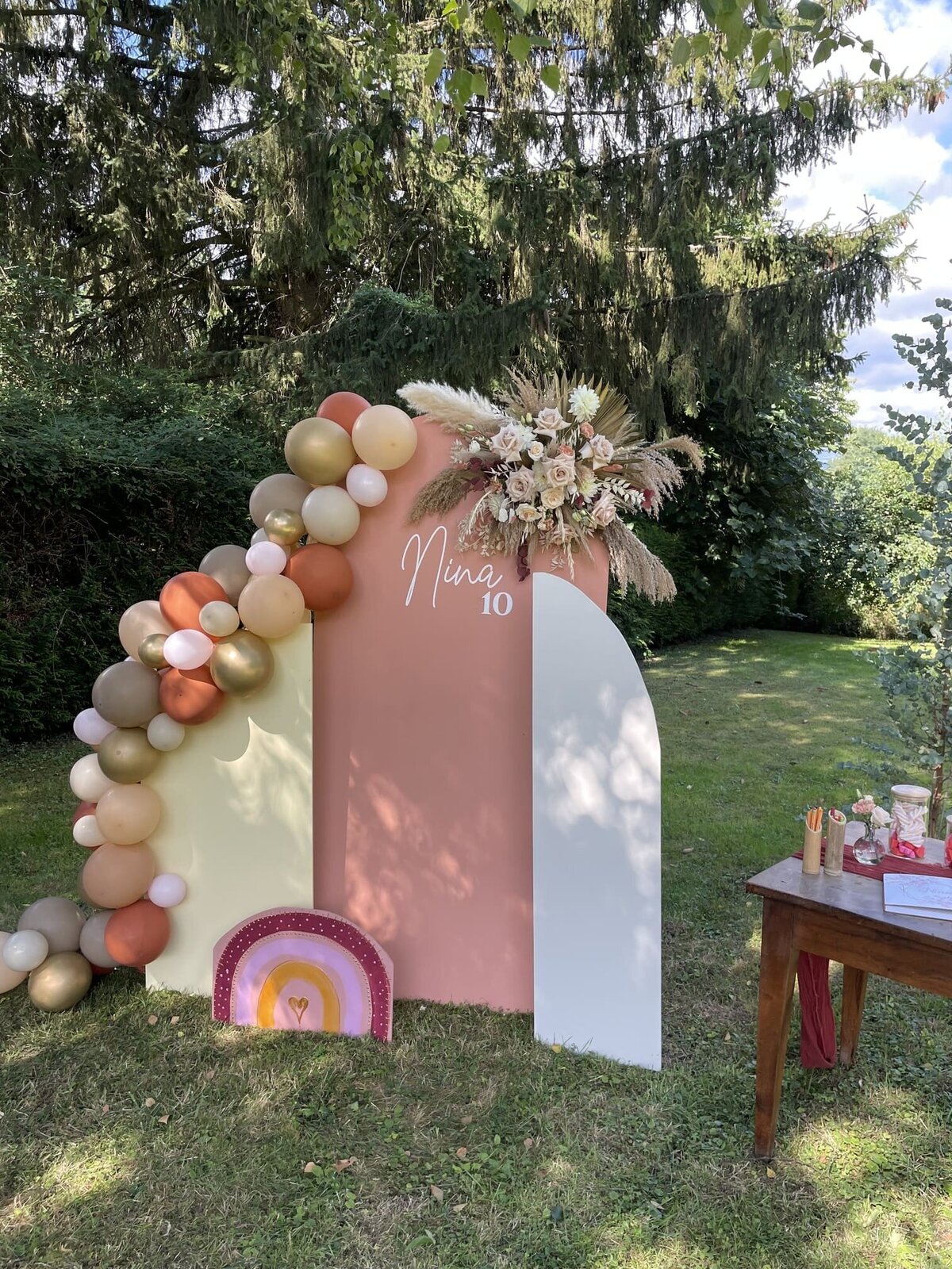 arche-de-ballons-et-composition-florale-terra-cotta