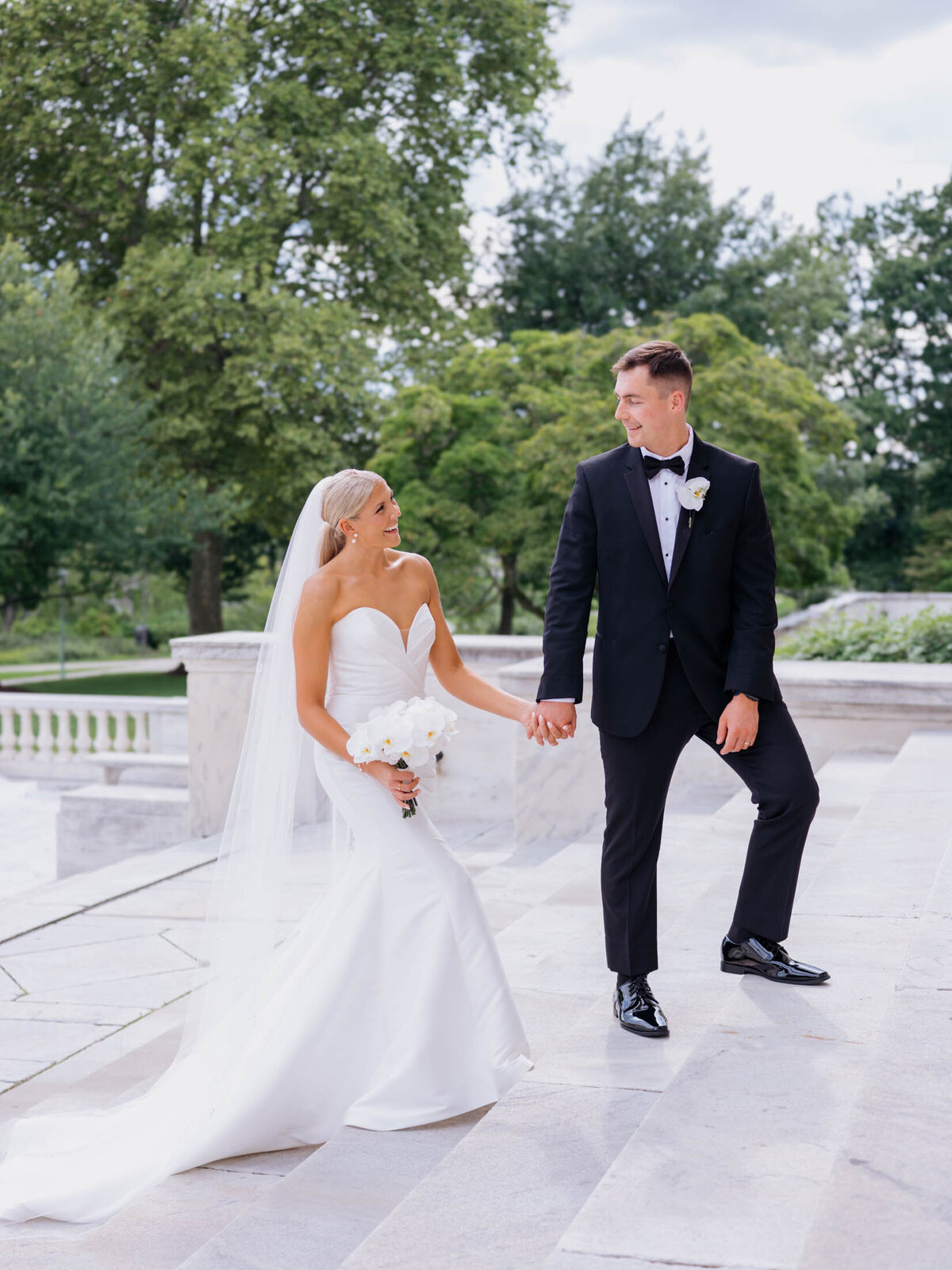 Bride and groom portrait at Cleveland Art Museum