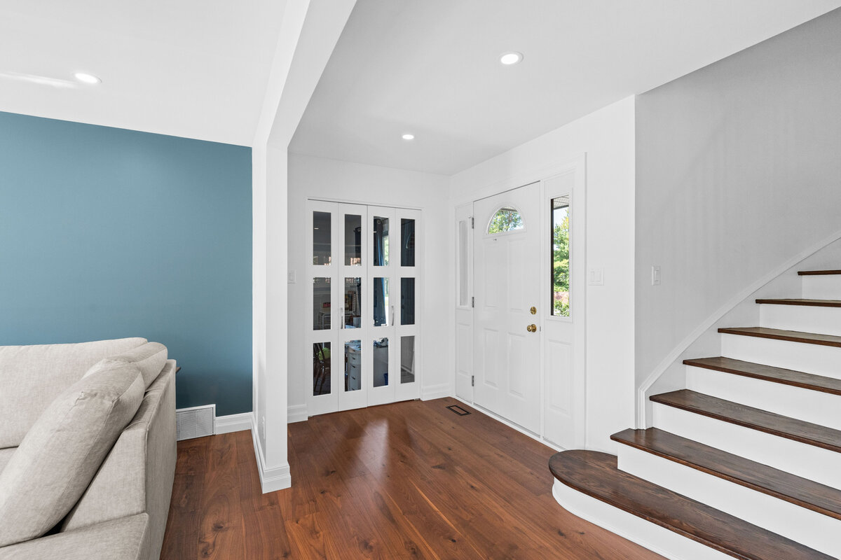 Bright Warm Kitchen Main Floor Reno Urbanomic Interiors (22)