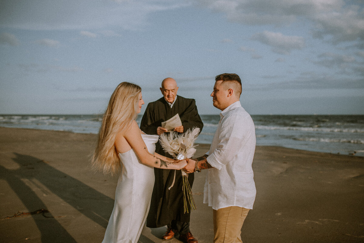 Set against the stunning backdrop of Galveston's sandy shores, I had the privilege of documenting an intimate elopement on the beach that felt like a dream come true. With the gentle sound of waves as their soundtrack, the couple exchanged vows under the open sky, creating memories that will last a lifetime.