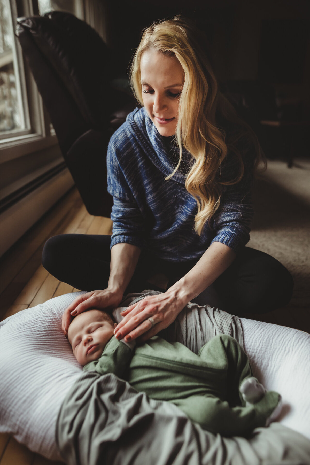 Lindsay-wilson-photography-in-home-newborn-26