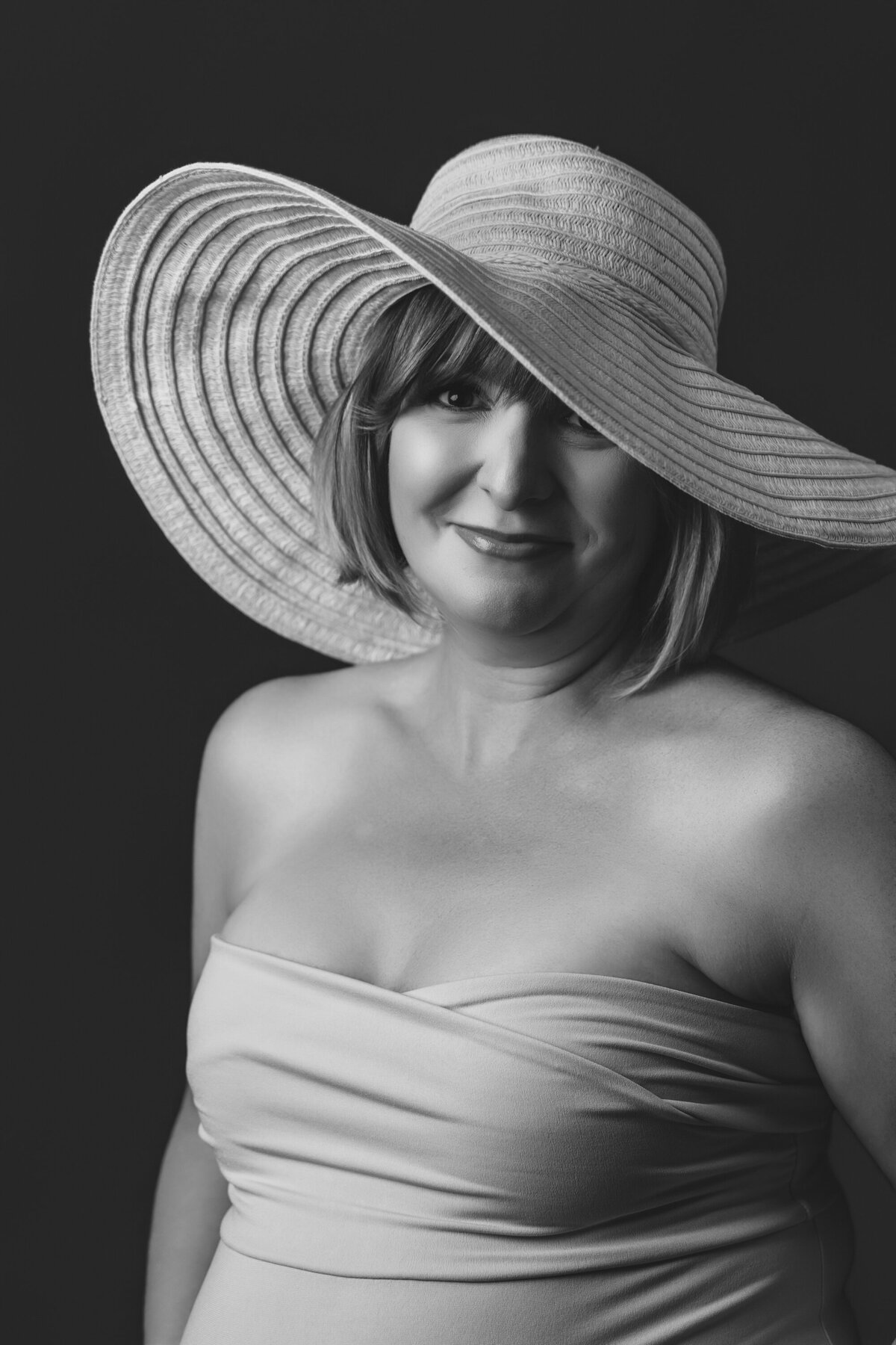 MiniAnnaPhotography2023-Jenna-Maternity-1183srgb-evsrgb-bw3000px