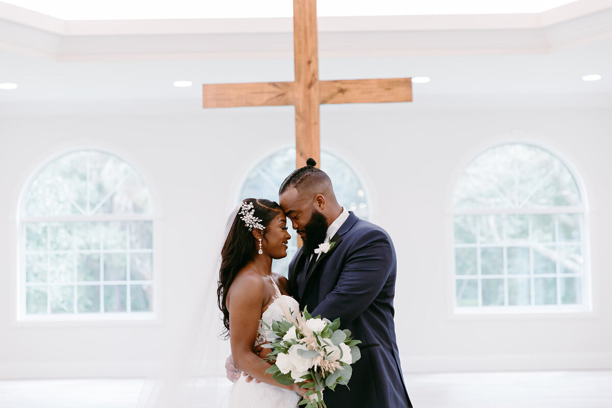 jessica-cruz-photography-harborside-chapel-florida-elopement-chantilly-chic-13