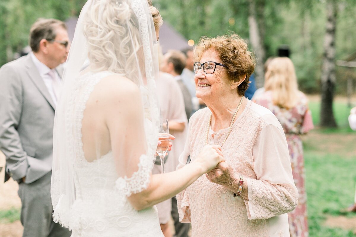 Jasmijn-Brussé-Fotografie-oma-op-bruiloft-1-1