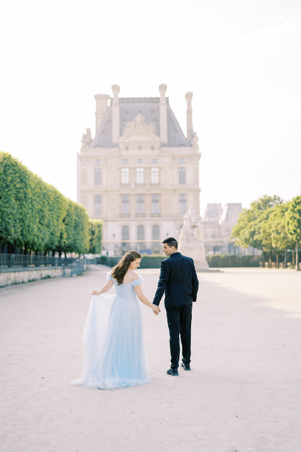 couple at jardin des tuileries