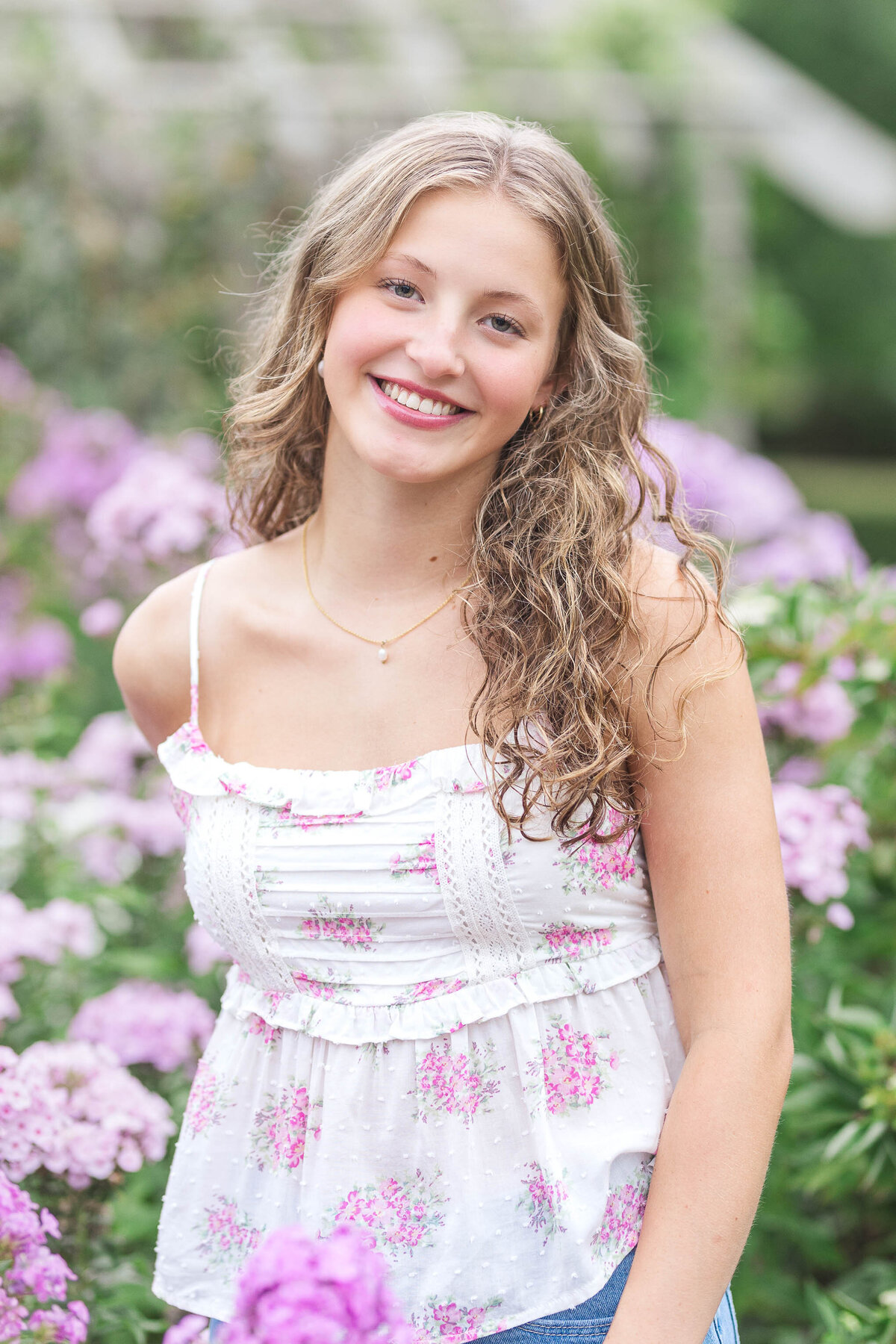 Casual senior photoshoot in Columbus, Ohio, featuring relaxed poses and natural expressions.