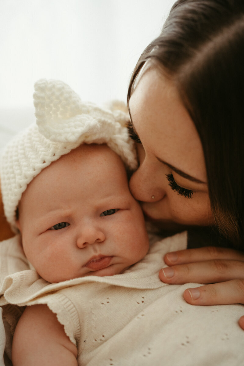 perth-newborn-baby-photographer-natural-in-home (10)