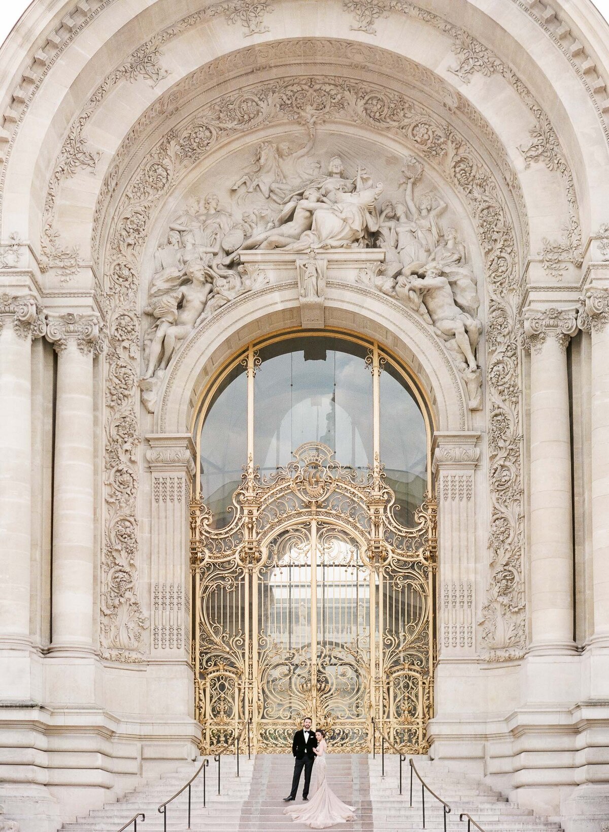 19-Paris-wedding-Petit-Palais-Alexandra-Vonk-photography