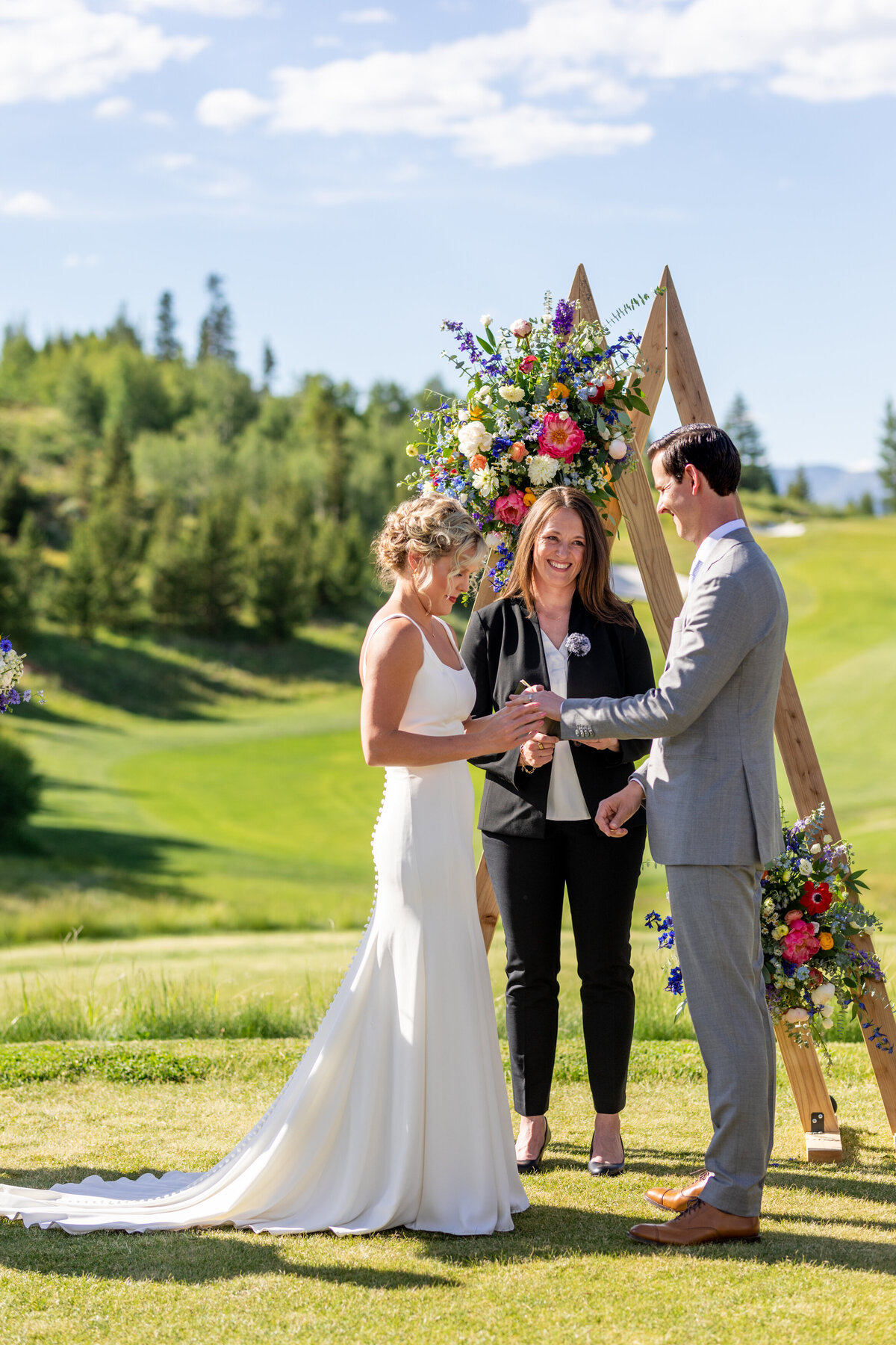 hillary-shedd-photography-Silverthrone-Colorado-Colorful-Wedding-Three-Peaks-Golf-Club-108