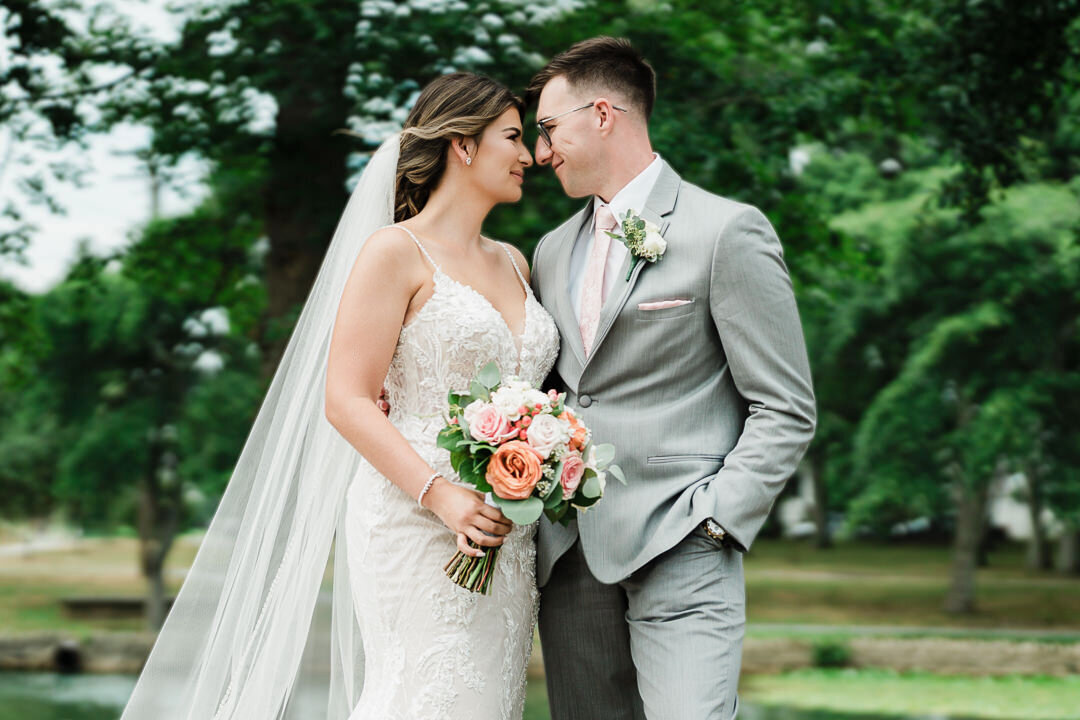 wedding-photo-nj-outdoor-romantic-moment-by-alex-kaplan-photography.