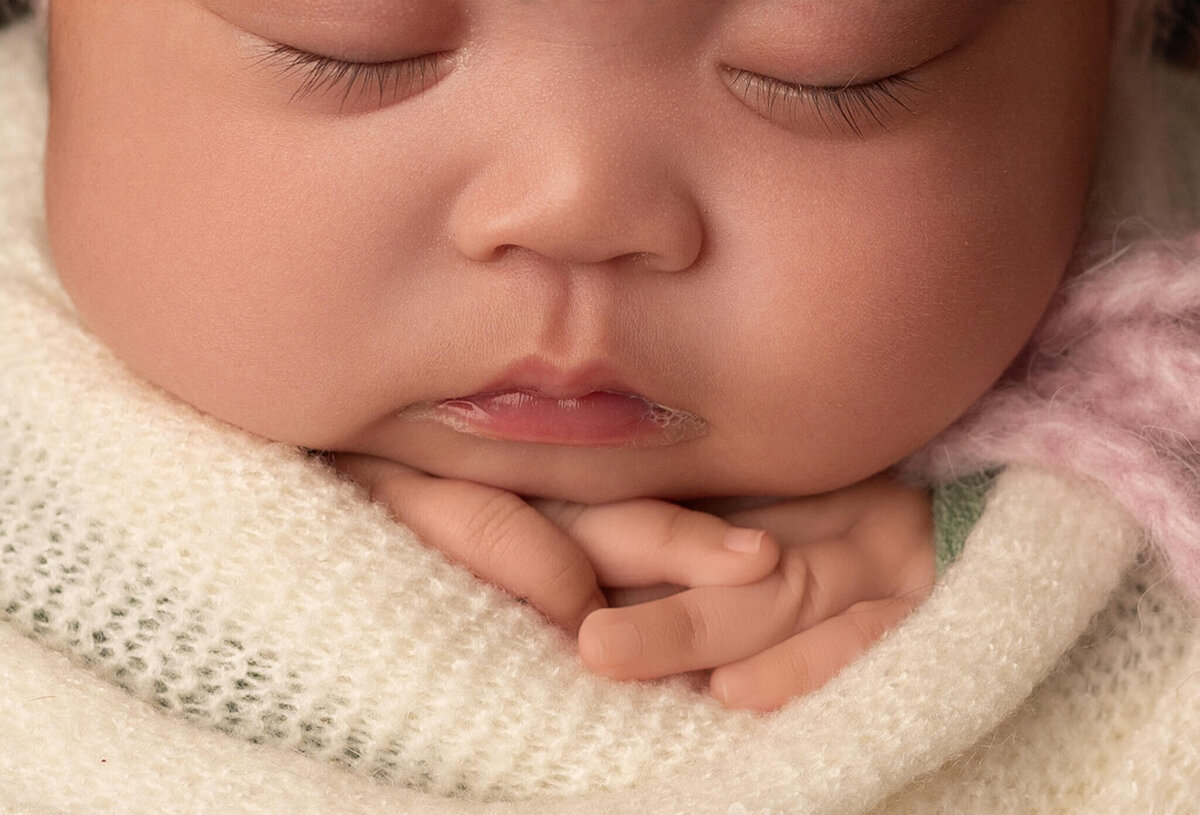 toronto-newborn-photographer_820 (5)