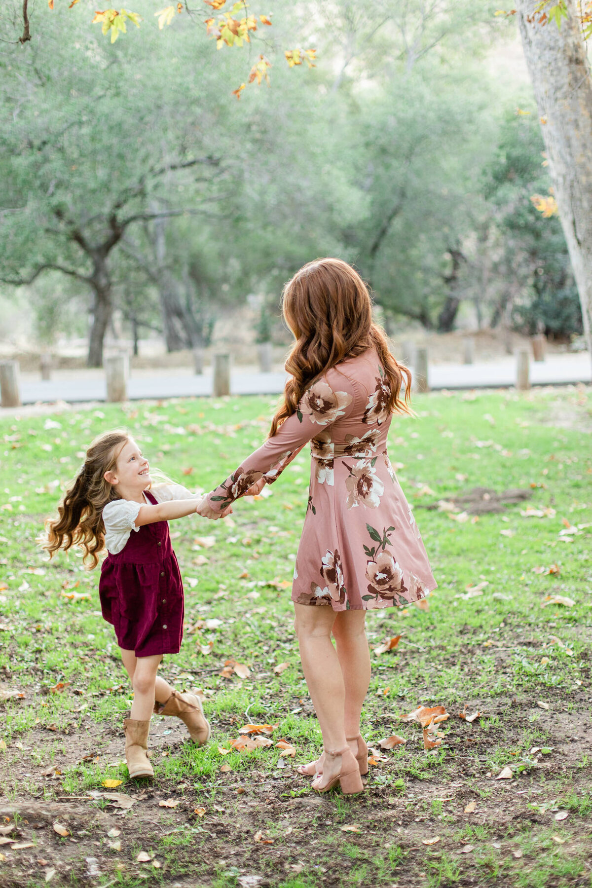 mom spins daughter