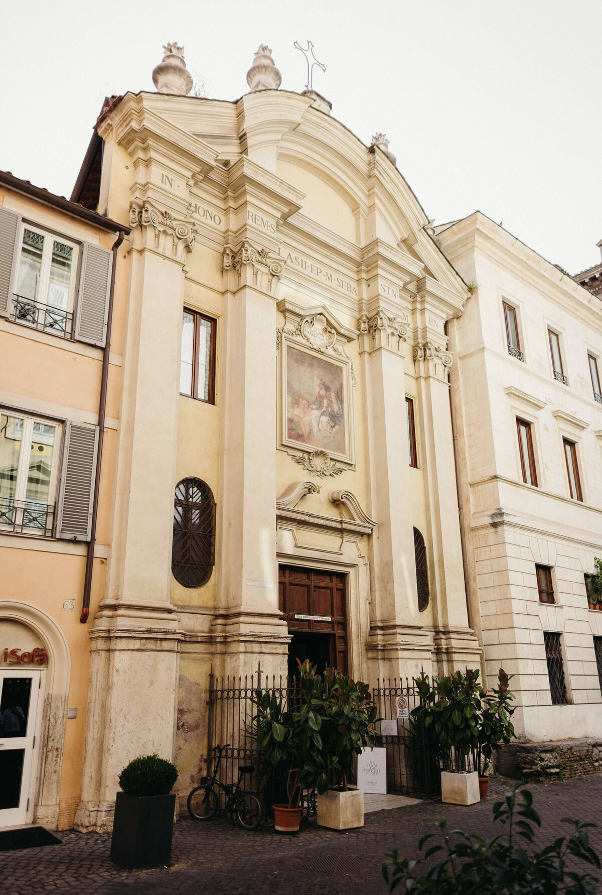 Exterior view of Rome church before wedding ceremony

