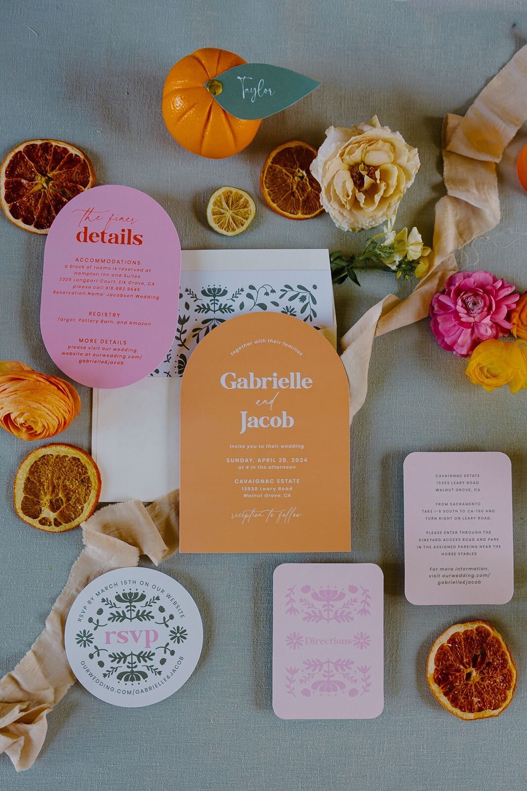 orange-and-pink-citrus-tablescape