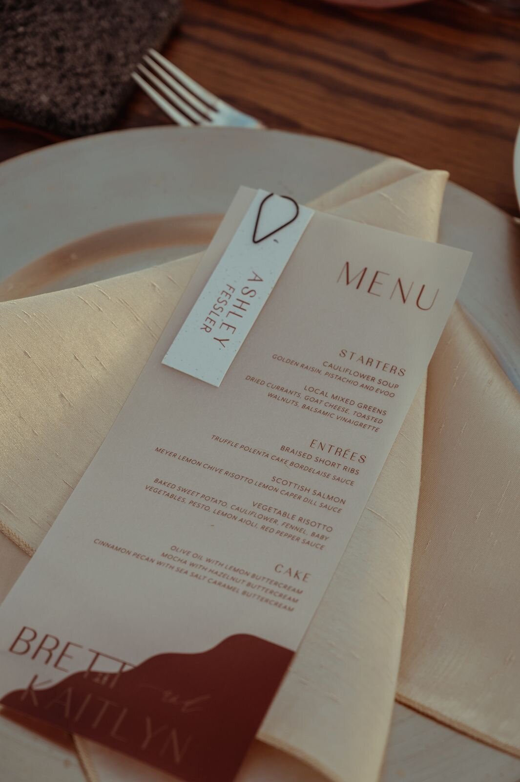 modern_wedding_menus_vellum