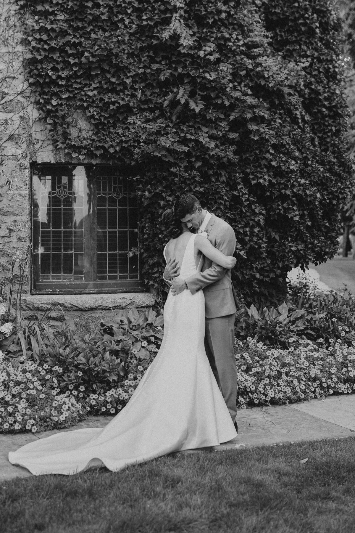 black-and-white-bride-and-groom-first-look-saint-clements-castle