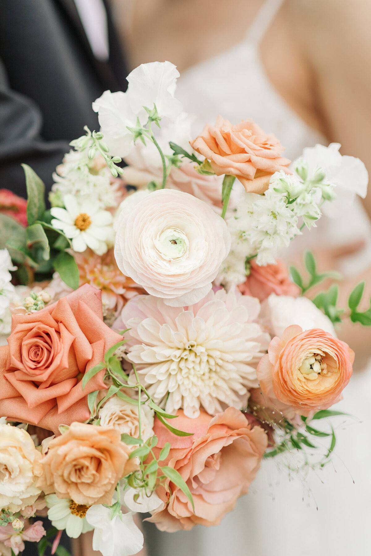 bridal-bouquet-mauve-blush-peach-flora-pacifica-seattle-wedding-florist