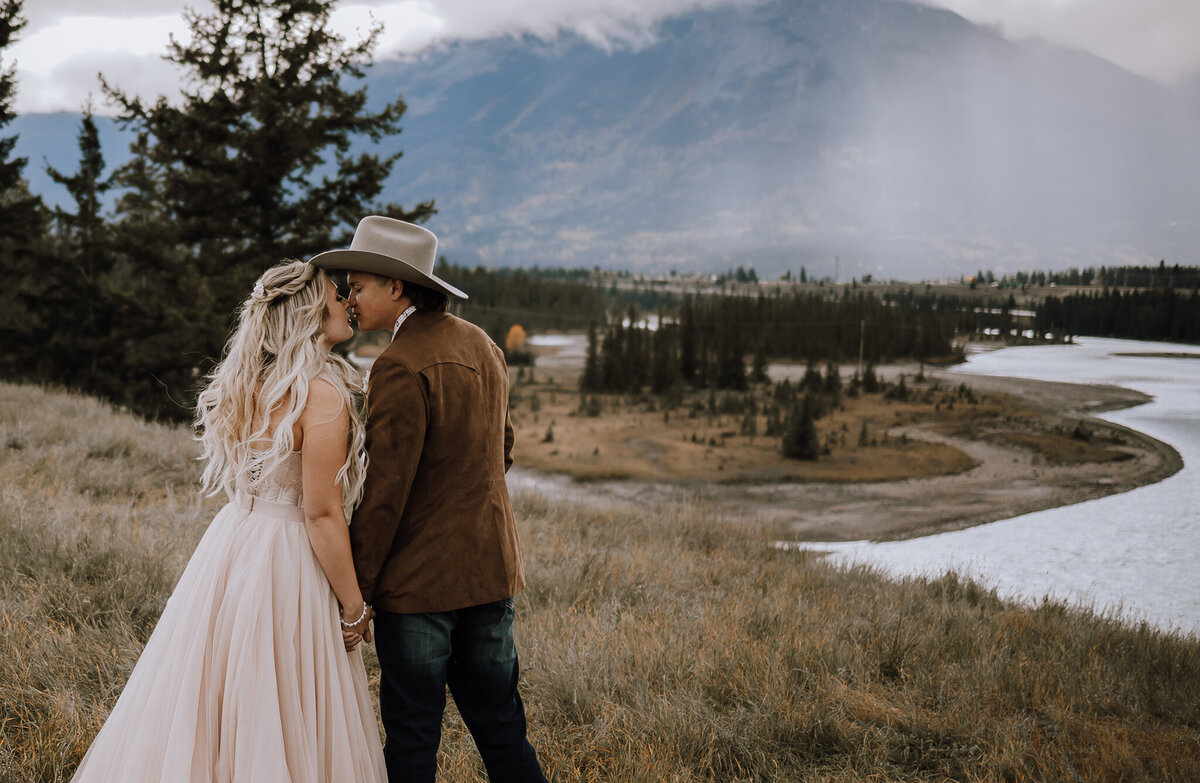 Alberta_elopement_photographer (14)