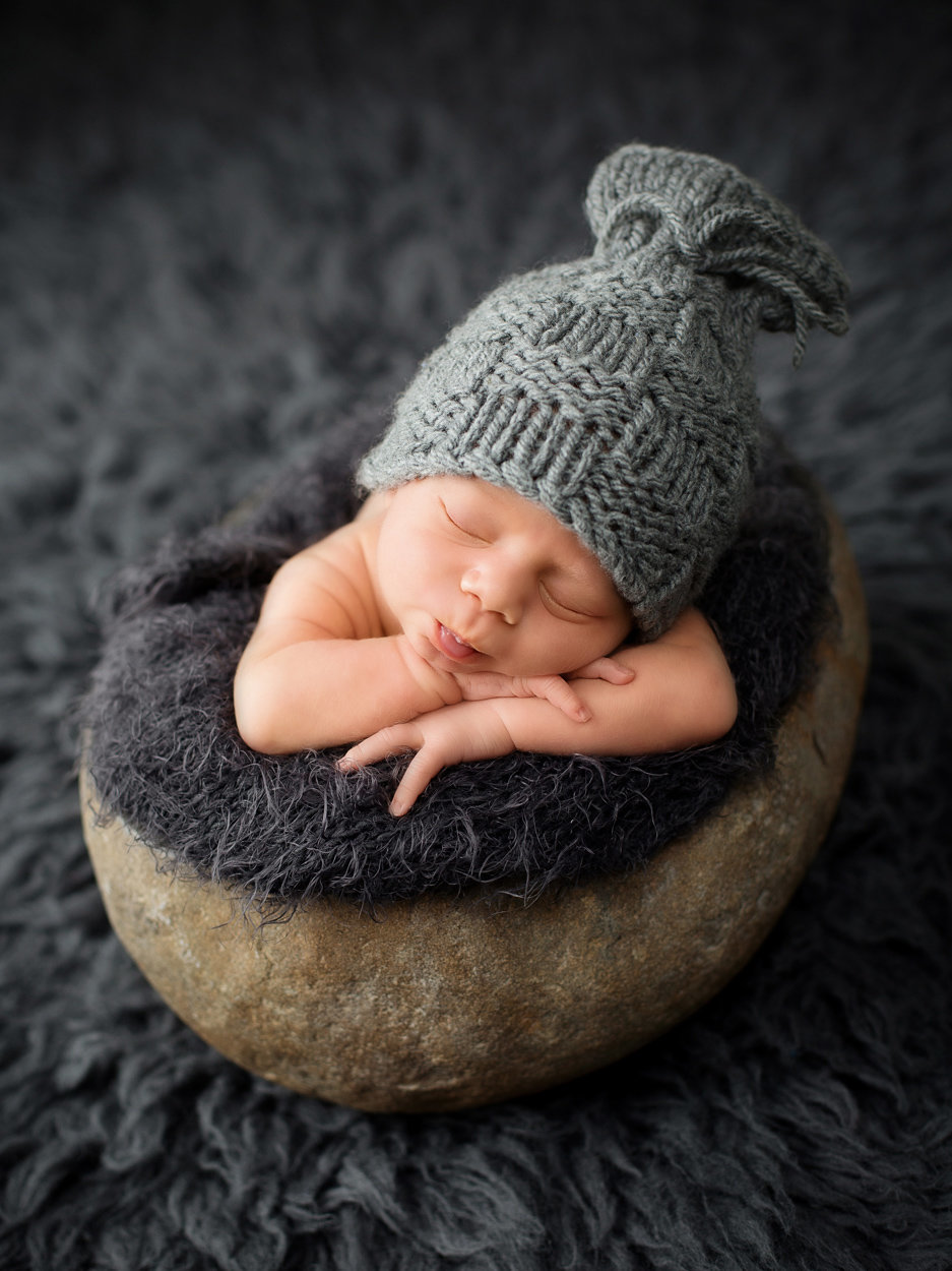 newborns in hats336