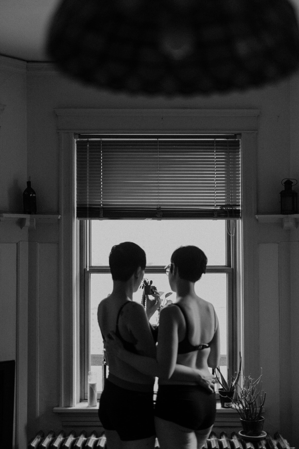 Chicago-Lincoln-Park-Couples-Photos-Queer-Lesbian-Femme-50