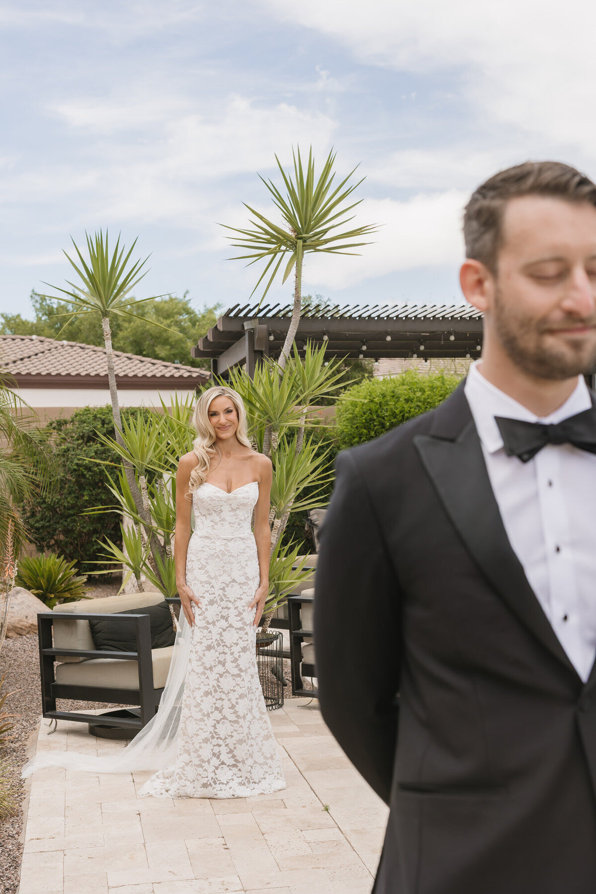 Bride walking up to groom for first look in Scottsdale, Arizona