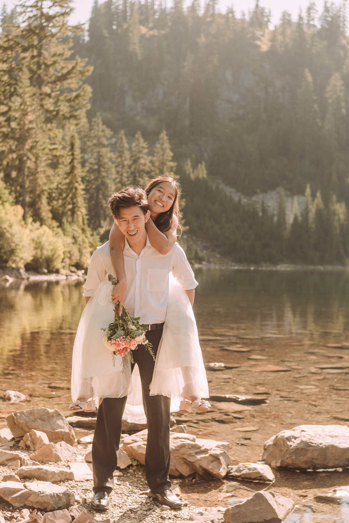 Joyce Li Photography Destination Wedding Elopement Engagement Lifestyle Portrait Photographer West Coast Seattle Washington California snowlakeengagement-18