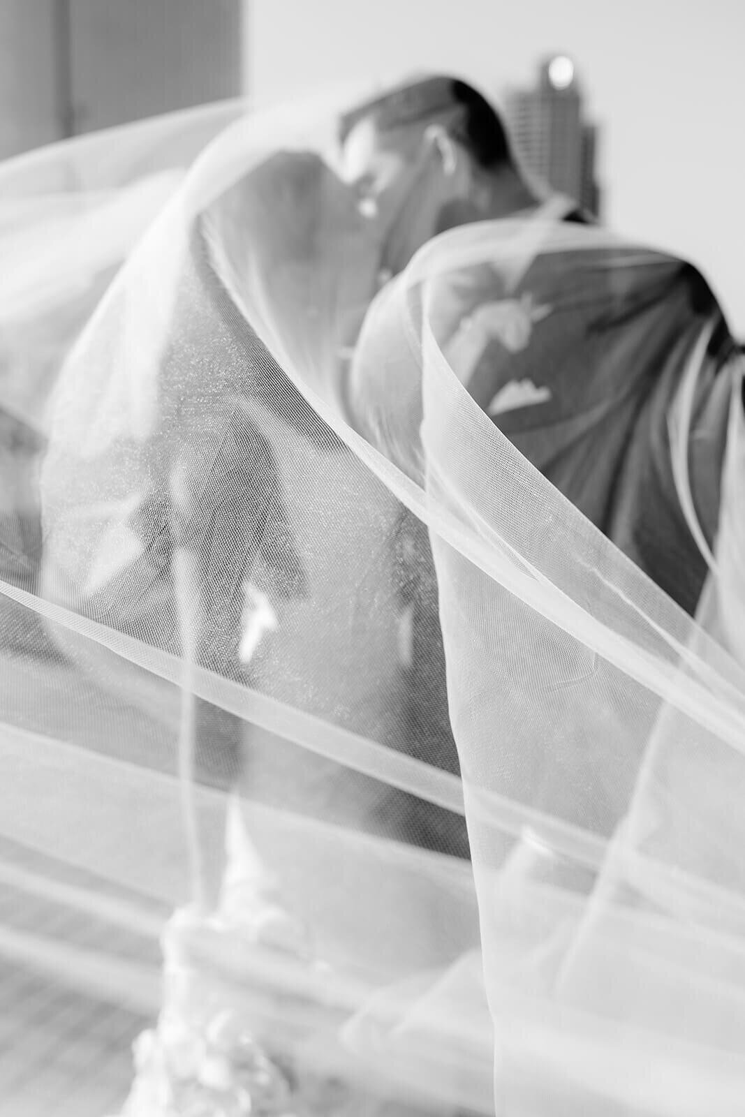 discovery-world-modern-downtown-wedding-milwaukee-078