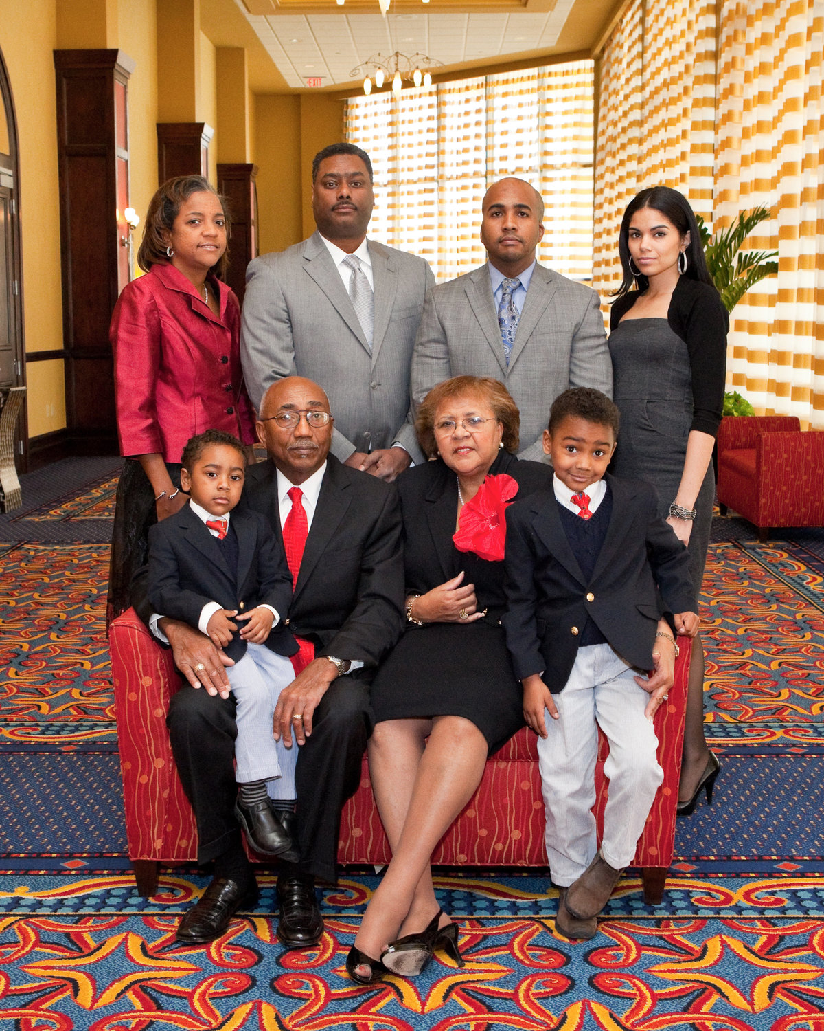 Family photo session at the Riverview Plaza hotel in Mobile, Alabama.