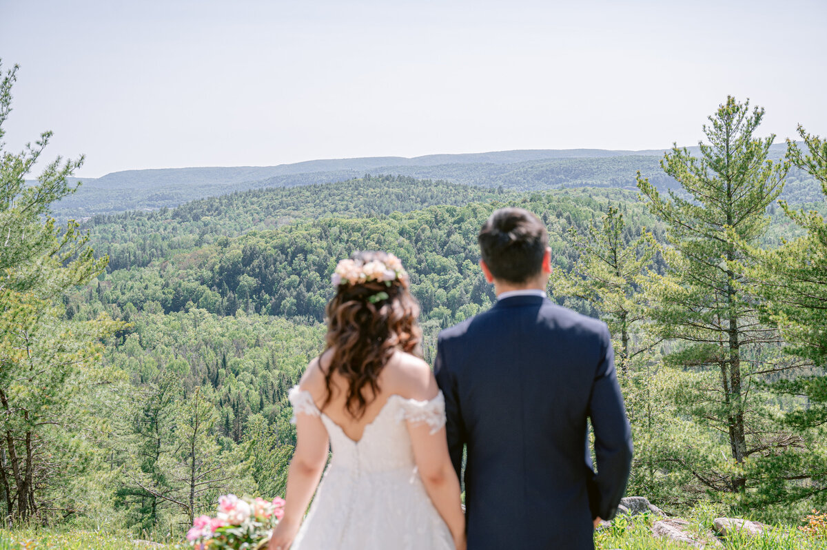 Le Belvedere-Bright-Spring-Floral-Wedding-Photography-by-Emma 38