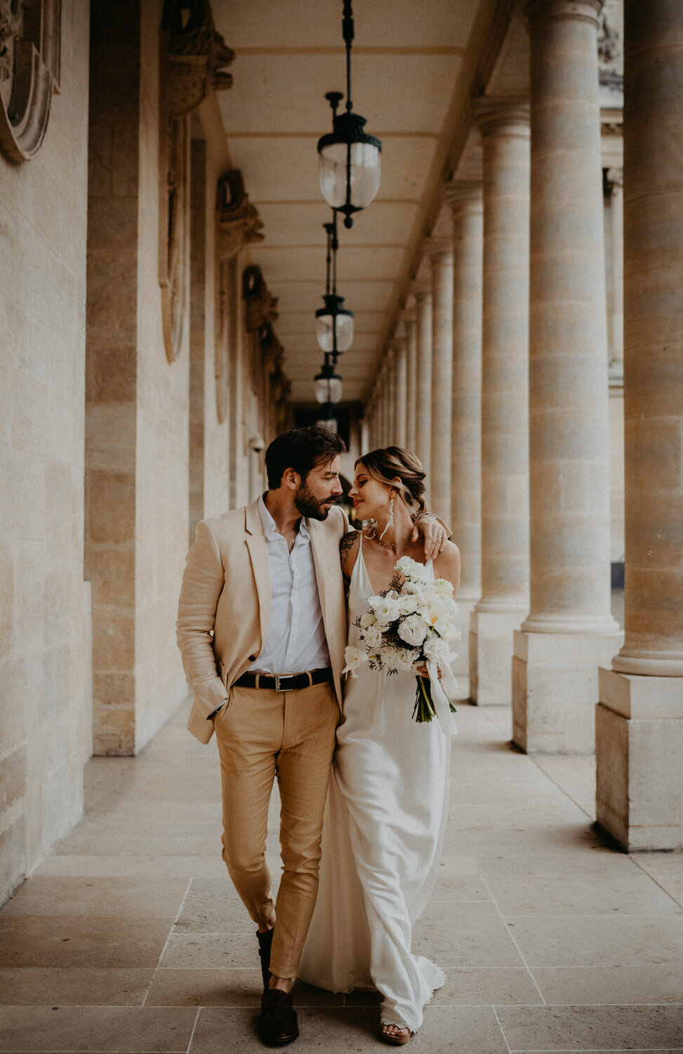 Hochwertig-heiraten-in-Paris-in-hochzeitskleid-Alarobe-von-LeafandLace-Bridal-fotografiert-durch-Japeg-Photo-und-Film-16