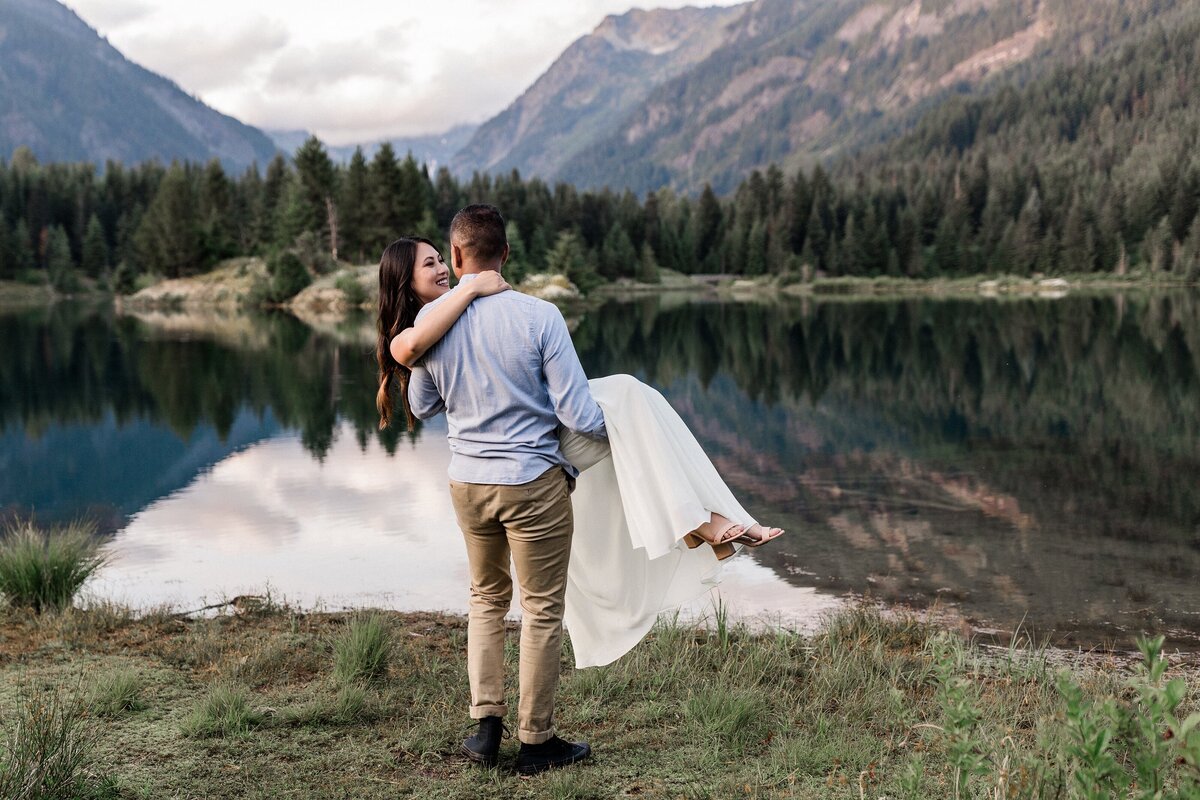 Gold Creek Pond Engagement_Megan Montalvo Photography_0101