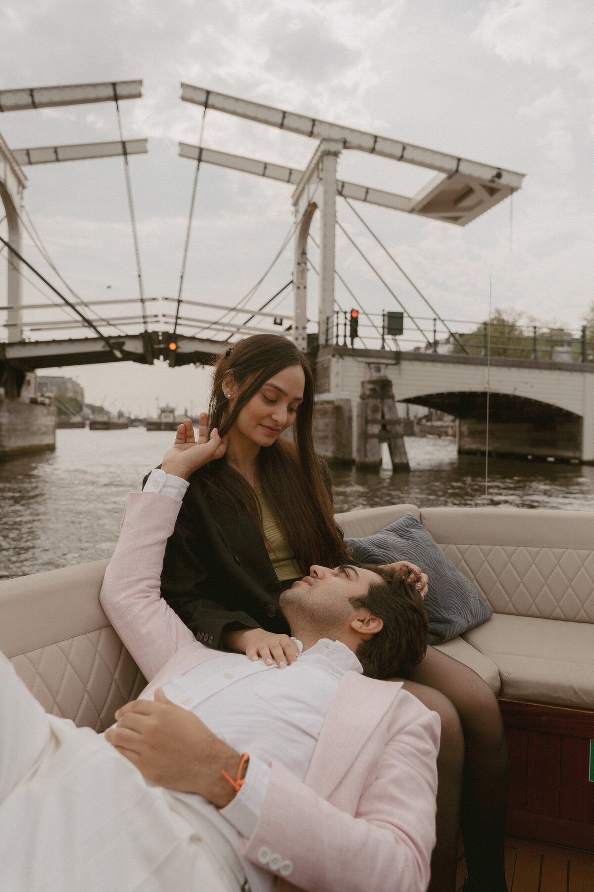 boat-proposal-photoshoot-amsterdam-couple-photographer-amsterdam-inhousecapture-80