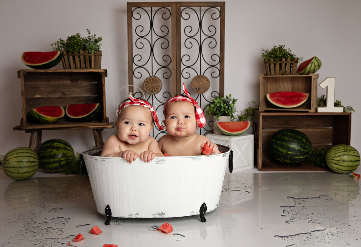 mommytudiofamilybirthdaynewbornboyamilynewborngirlfirstbirthdayportraiturephotographystudioportraitsnewborngirlboyfamilyEvaMaganaPhotographychildphotographer (7 of 7)