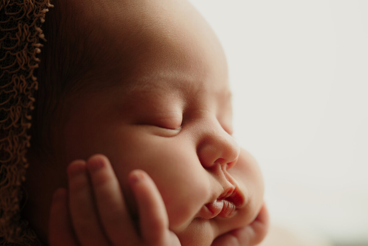 oregon-newborn-closeup-detailed-photo